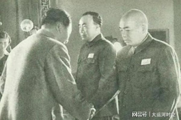 配资平台 彭德怀去世后，朱德对着空气流泪质问：一个要死的人有啥可怕的？